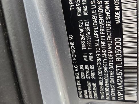 Certified 2026 Porsche Macan AWD/4WD image 28