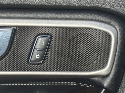 Used 2020 Ford Explorer XLT w/ Equipment Group 202A image 15