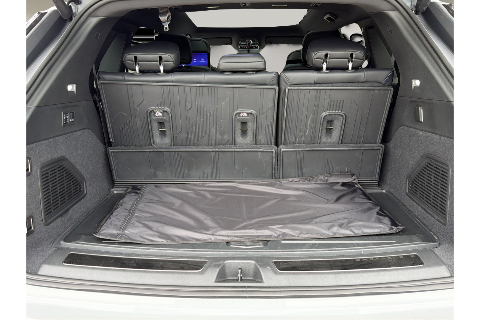 New 2026 Cadillac Escalade IQ Sport 1 w/ LPO, Floor Liner Package AWD/4WD image 19