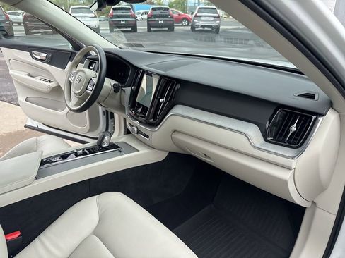 Certified 2023 Volvo XC60 B5 Plus AWD/4WD image 33