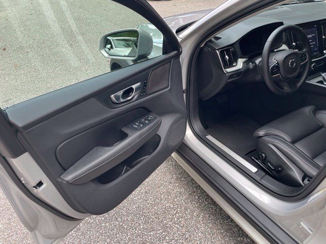 Certified 2025 Volvo V60 B5 Cross Country Ultra AWD/4WD image 11