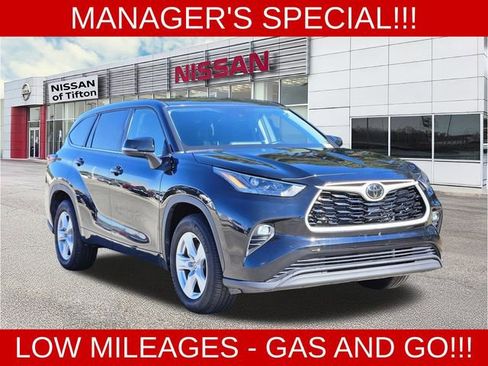 Used 2024 Toyota Highlander LE image 1