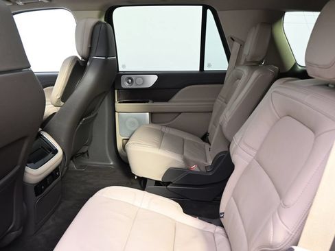 Used 2022 Lincoln Navigator Reserve AWD/4WD image 21