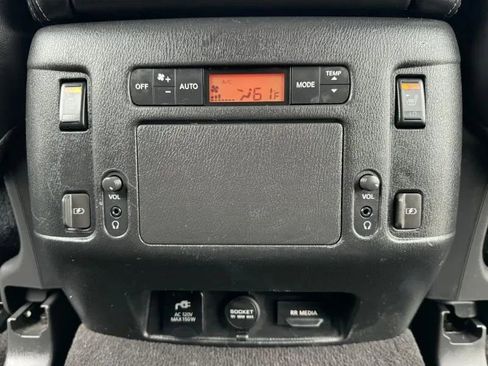 Used 2019 Nissan Armada Platinum w/ Captain's Chairs Package RWD image 47
