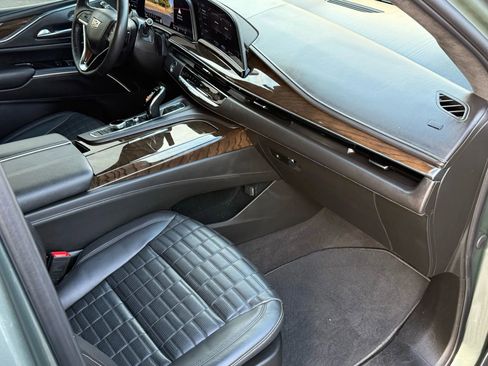 Used 2024 Cadillac Escalade ESV Sport Platinum w/ LPO, ONYX Package image 14