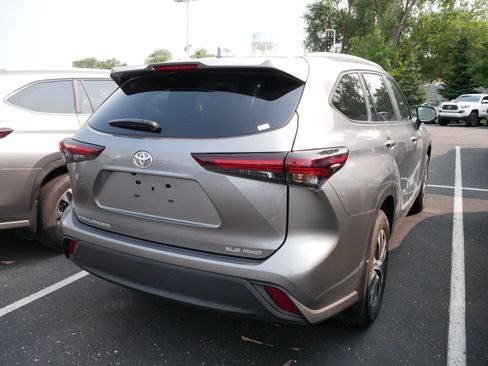 Used 2026 Toyota Highlander XLE AWD/4WD image 4