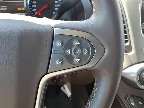 Used 2015 Chevrolet Suburban LT RWD image 22