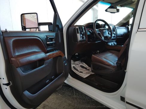 Used 2016 Chevrolet Silverado 1500 High Country w/ High Country Premium Package AWD/4WD image 19