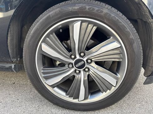 Used 2019 Lincoln Navigator Reserve w/ Cargo Package AWD/4WD image 4
