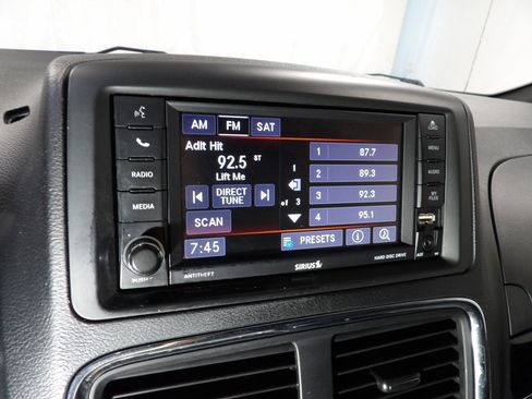 Used 2019 Dodge Grand Caravan SXT FWD image 18