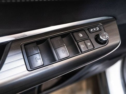 Certified 2024 Toyota Venza XLE AWD/4WD image 20