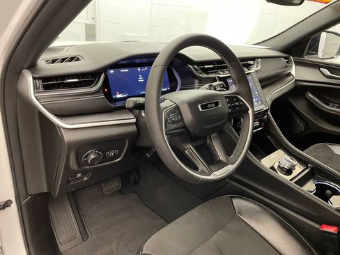 Certified 2023 Jeep Grand Cherokee Altitude AWD/4WD image 14