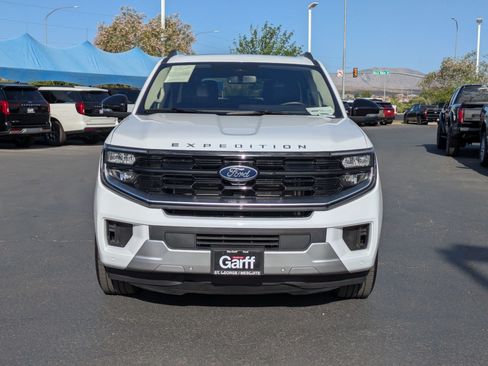 Used 2025 Ford Expedition Max Platinum AWD/4WD image 11