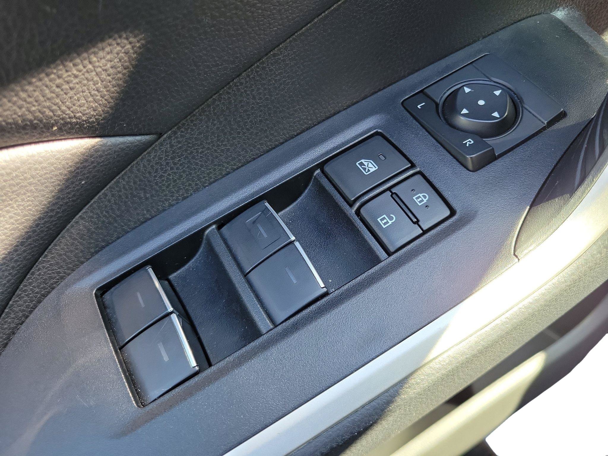 Used 2025 Toyota RAV4 XLE FWD image 9