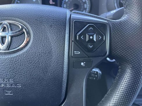 Used 2017 Toyota Tacoma TRD Sport image 32