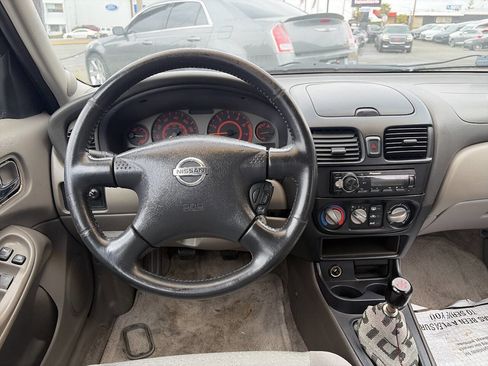 Used 2002 Nissan Sentra SE-R image 18