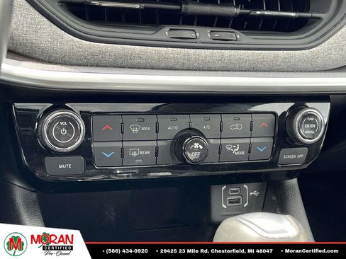 Used 2022 Jeep Compass Latitude w/ Sun and Sound Group AWD/4WD image 25