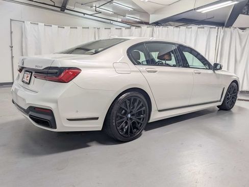 Used 2021 BMW 750i xDrive w/ Luxury Rear Seating Package AWD/4WD image 3