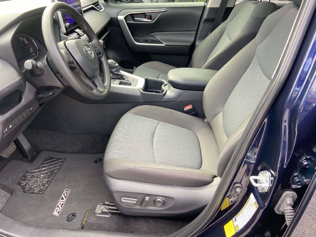Used 2025 Toyota RAV4 XLE w/ Convenience Package FWD image 18