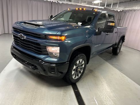 Used 2025 Chevrolet Silverado 2500 Custom w/ Custom Value Package AWD/4WD image 3