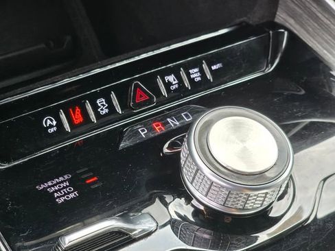 Used 2023 Jeep Wagoneer L Series II image 32