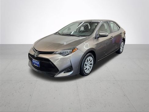 Used 2019 Toyota Corolla LE FWD image 2