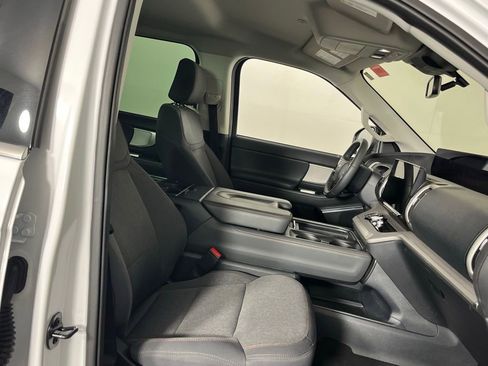 Used 2025 Ford Expedition Active image 26