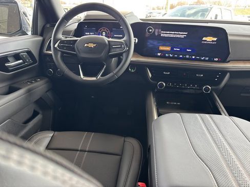 New 2026 Chevrolet Suburban High Country image 17