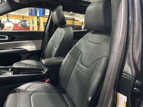 Used 2024 Jeep Compass Limited w/ Elite Group AWD/4WD image 13