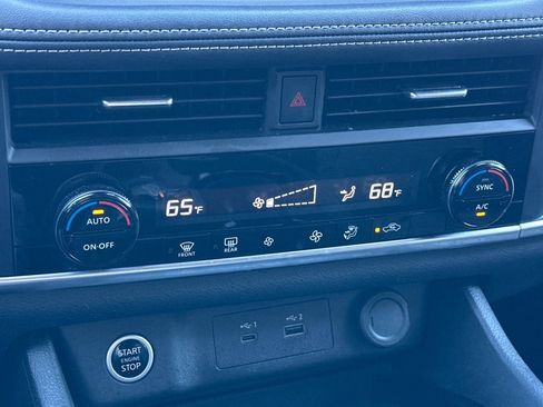 Used 2023 Nissan Rogue SV image 23