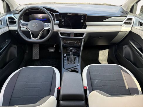 Used 2025 Volkswagen Taos SE image 3