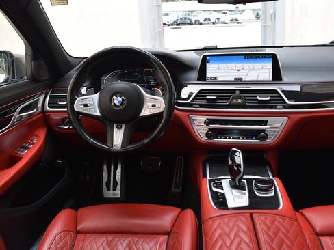 Used 2021 BMW 750i xDrive w/ Executive Package image 33