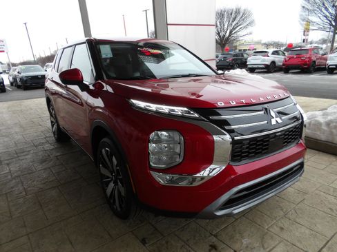 New 2026 Mitsubishi Outlander SE AWD/4WD image 3