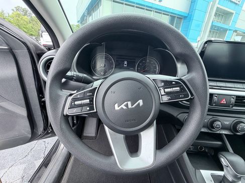 Used 2023 Kia Forte LXS w/ LXS Technology Package FWD image 12