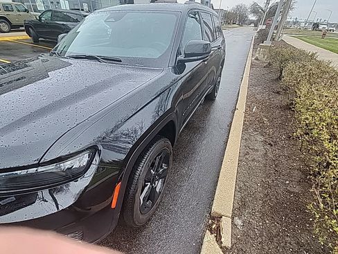 Used 2024 Jeep Grand Cherokee L Altitude image 3