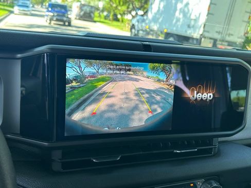 Used 2025 Jeep Wrangler Unlimited Sport AWD/4WD image 18