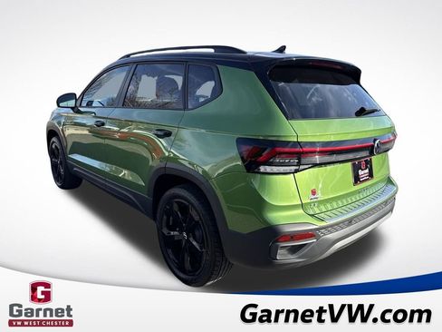 New 2025 Volkswagen Taos SE image 3