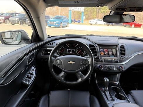 Used 2017 Chevrolet Impala LT FWD image 31