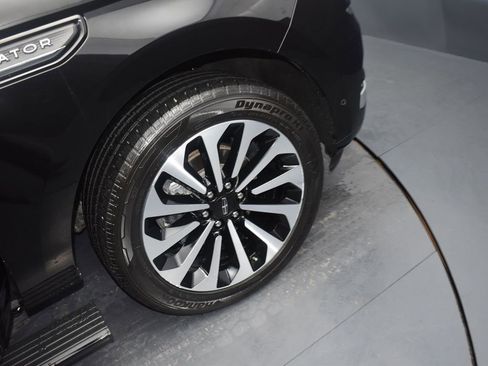 Certified 2023 Lincoln Navigator L Reserve w/ Equipment Group 201A image 18