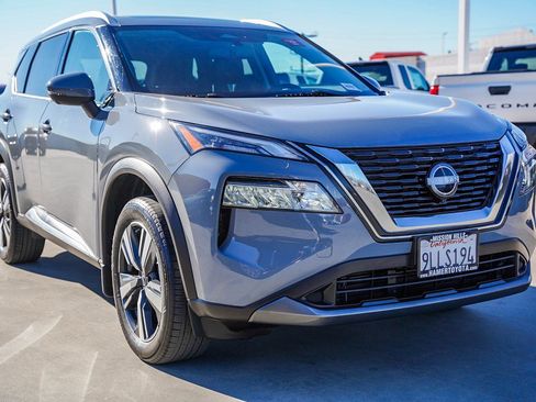 Used 2023 Nissan Rogue SL image 3