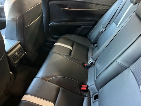 Used 2025 Toyota Camry SE FWD image 5