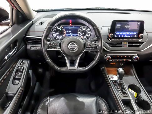 Used 2019 Nissan Altima 2.5 SR w/ SR Premium Package image 18