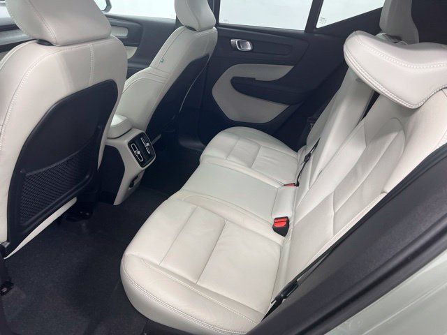 Certified 2023 Volvo XC40 B5 Ultimate w/ Protection Package Premier AWD/4WD image 11