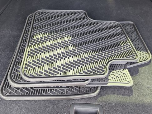 Certified 2024 Volkswagen Atlas Cross Sport SE image 29