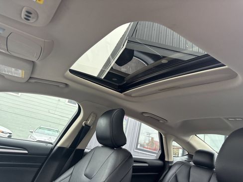 Used 2018 Ford Fusion Titanium image 12