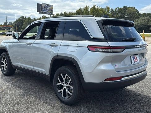 New 2025 Jeep Grand Cherokee Limited image 6