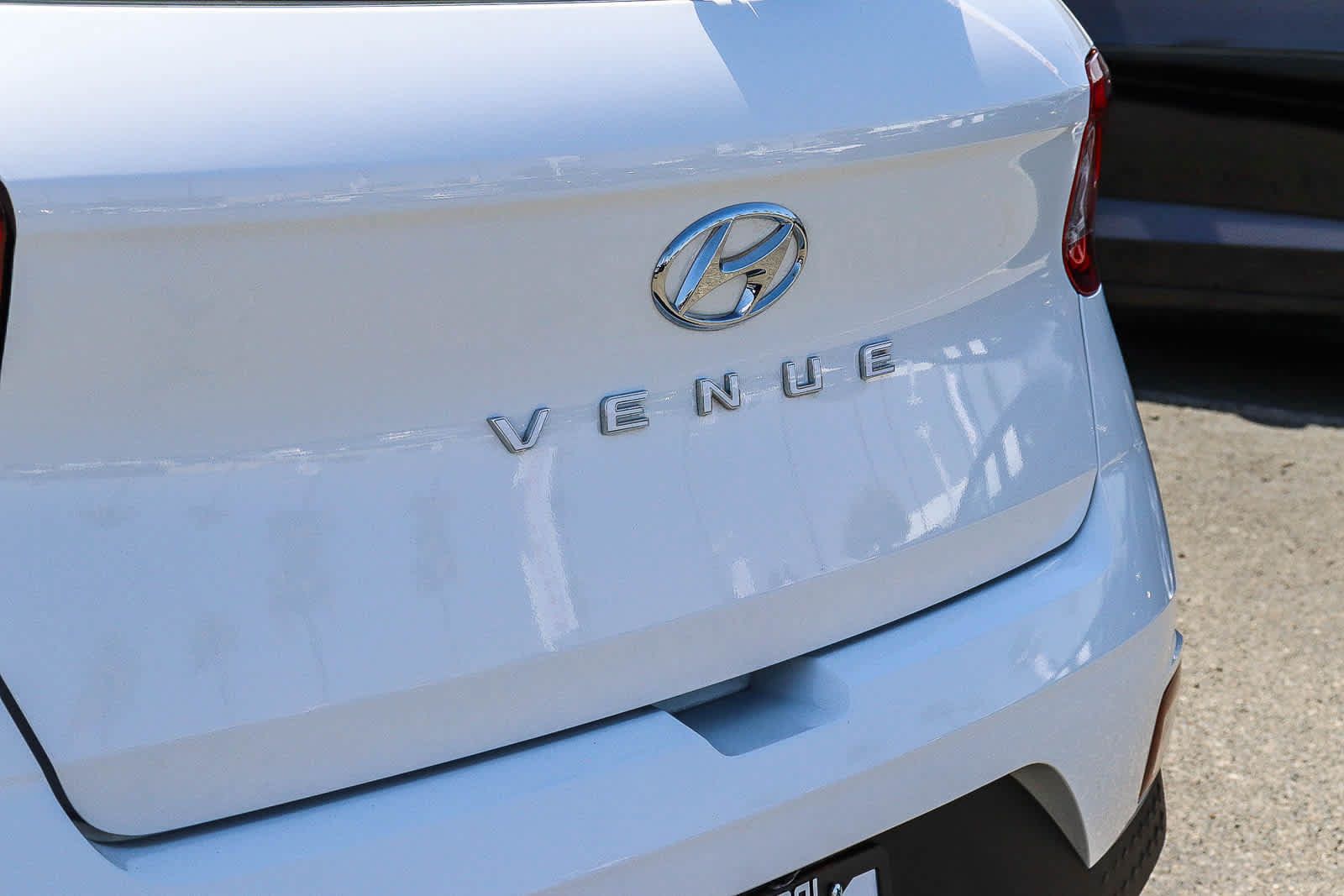Used 2024 Hyundai Venue SEL FWD image 12