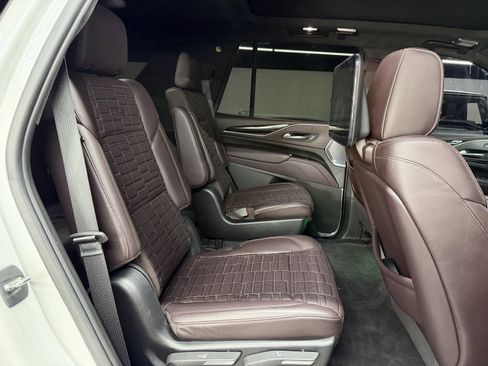 Used 2023 Cadillac Escalade Sport Platinum w/ LPO, ONYX Package image 27