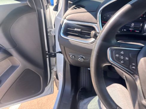 Used 2024 Chevrolet Equinox LT FWD image 3