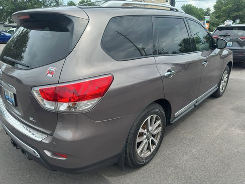 Used 2014 Nissan Pathfinder SL w/ SL Premium Package FWD image 2
